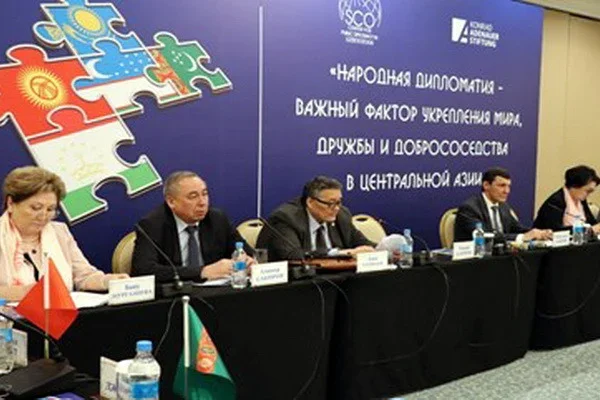 Эксперт ИСМИ: на системной основе решаются острые внутрирегиональные проблемы безопасности, государственных границ и водопользования