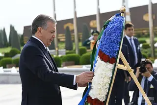 President of Uzbekistan lays flowers at the Memorial in Ashgabat