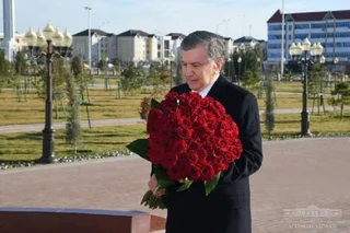 Шавкат Мирзиёев почтил память Ислама Каримова