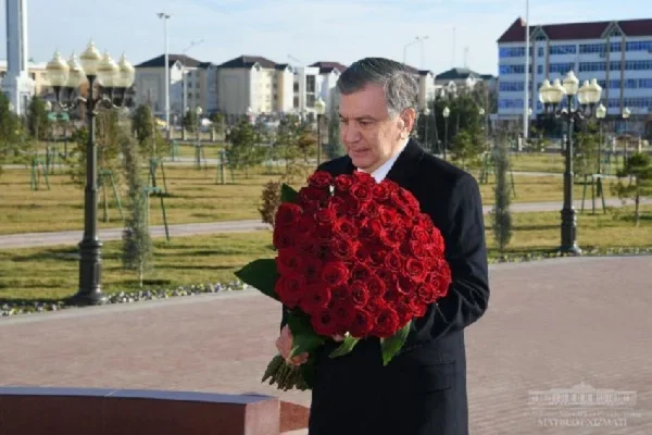 Шавкат Мирзиёев почтил память Ислама Каримова
