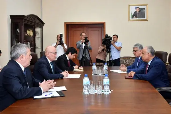 Uzbek Deputy FM holds a meeting with the Ambassador of Oman