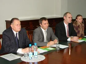 UzACI chief discusses cooperation with Alcatel-Lucent delegation