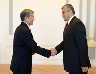 Uzbek envoy hands over credentials to Kyrgyz President