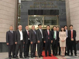 Korean delegation pays visit to UzSE