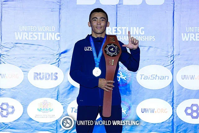 Айтжан Халмаханов иккинчи бор жаҳон чемпионлигини қўлга киритди