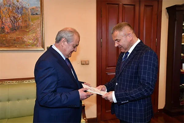 Abdulaziz Kamilov receives new Ambassador of Belarus
