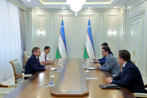Foreign Minister of Uzbekistan receives the copies of credentials from ...