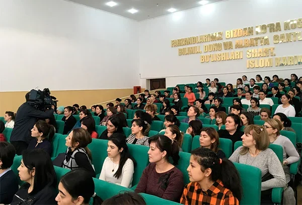 Во всех педагогических вузах начали действовать бесплатные курсы переподготовки