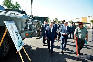 Шавкат Мирзиёев посетил воинскую часть в Ташкенте