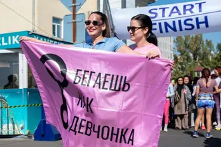 Tashkent Holds Charity Run to Support Women With Breast Cancer