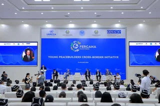 Khayrulla Bozarov addresses youth peacemakers seminar