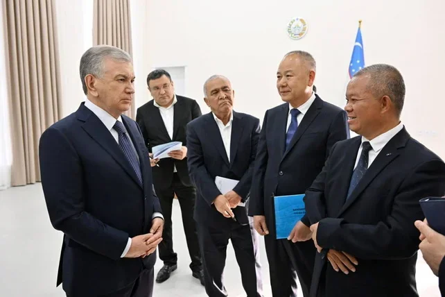 President of Uzbekistan meets with foreign investors