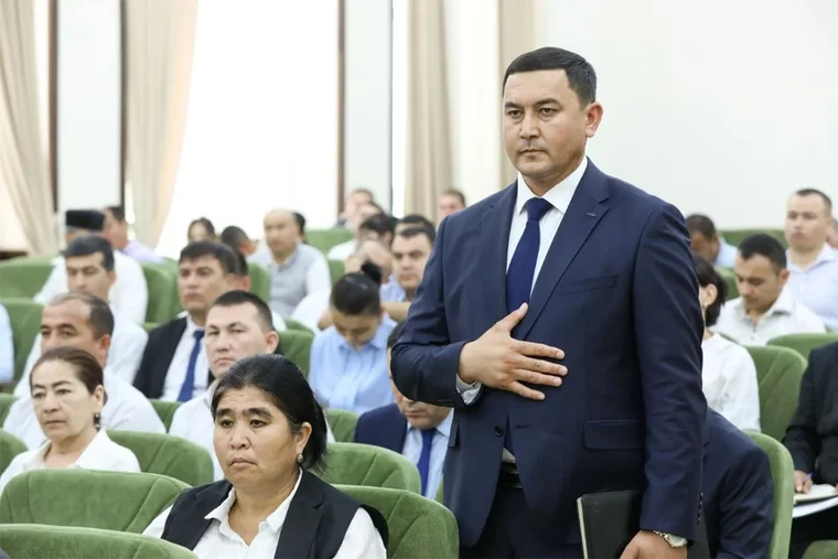 Хокиму Музрабатского района объявлен выговор за оскорбление фермеров