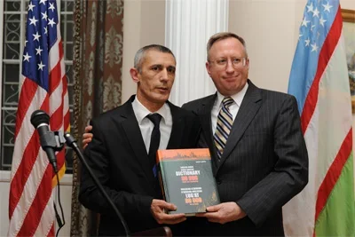 New Uzbek-English and English-Uzbek Dictionary presented in Tashkent