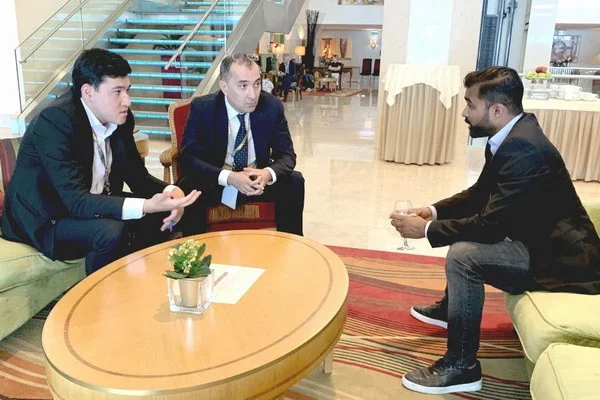 A meeting takes place between representatives of the Uzbekcosmos and Picterra