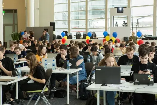 Яндекс запускает в Узбекистане бесплатные курсы Python для школьников