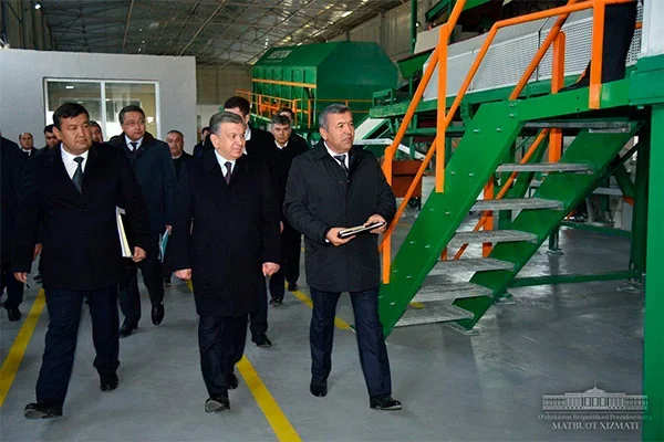 Shavkat Mirziyoyev visits waste recycling enterprise in Kagan district