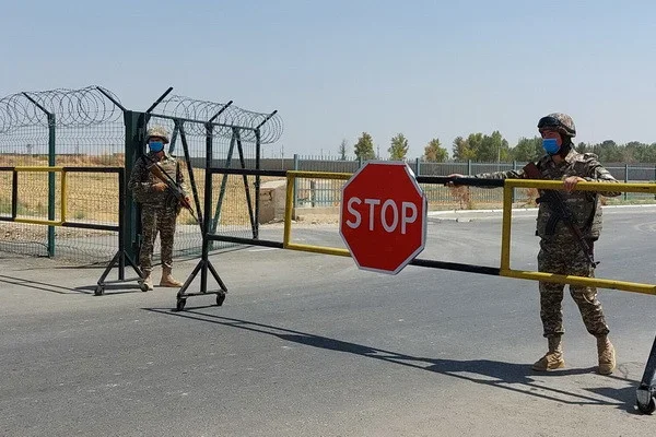 Thousands of people were unable to enter Uzbekistan due to long queues at the Kazakh-Uzbek border