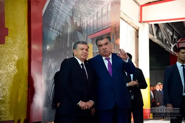 President of Uzbekistan presents Captiva cars to Tajik vehicles