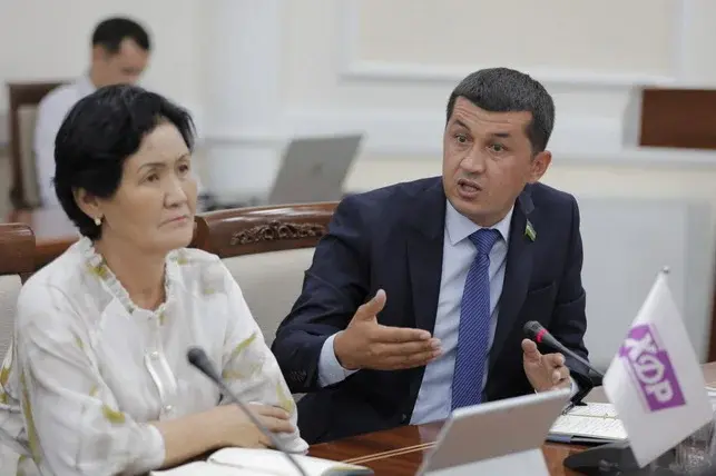 Депутат НДПУ потребовал разъяснений по возвращению заборов на улицы Ташкента