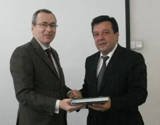 French envoy, Uzbek higher education minister hold talks