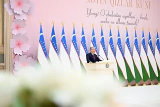 Prezident Oʻzbekiston ayollarini 8-mart bilan tabrikladi va ularning mamlakat taraqqiyotiga qoʻshgan hissasini alohida taʼkidladi