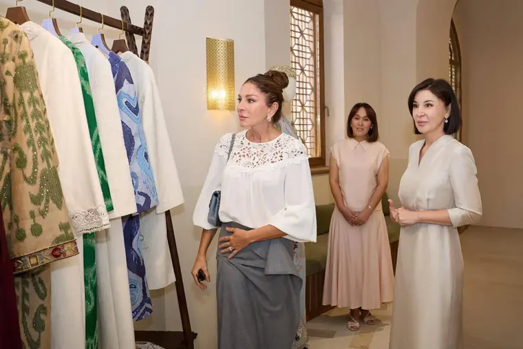 Uzbek, Azerbaijani first ladies visit Ahun Guzar showroom