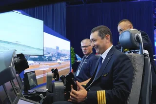 Uzbekistan Airways и Boeing представили симулятор Boeing 787 Dreamliner на TIIF-2026