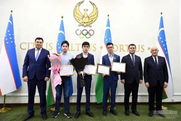 В НОК состоялась церемония награждения чемпиона мира по рапиду Нодирбека Абдусатторова