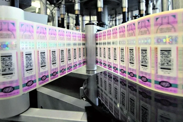 На алкогольную и табачную продукцию вводятся акцизные марки нового образца