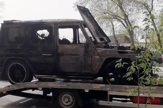 Mercedes-Benz Gelendwagen caught fire in the center of Tashkent
