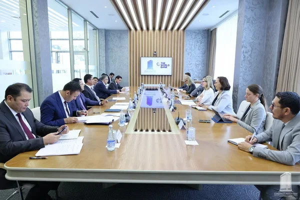 Uzbek DPM holds talks with World Bank Vice President