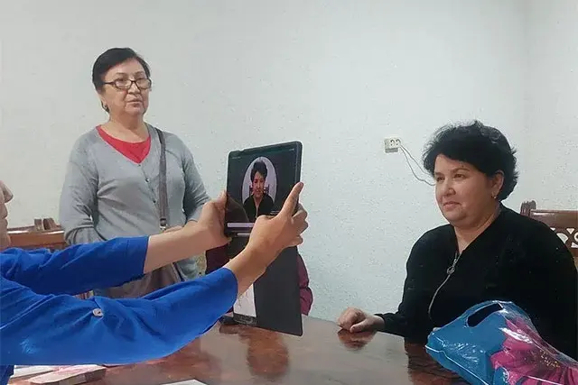 В Узбекистане начали выдавать пенсии наличными по Face-ID и электронной подписи