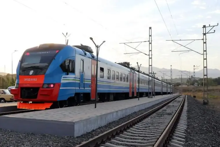 Между Паркентом и Ташкентом запустили электропоезд