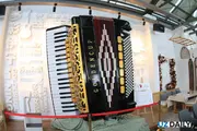 Аккордеон, баян, гармонь: в китайском городе Кульджа открылся уникальный музей музыкальных инструментов (фоторепортаж)