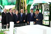 Мирзиёев посетил выставку эко-саммита в Астане