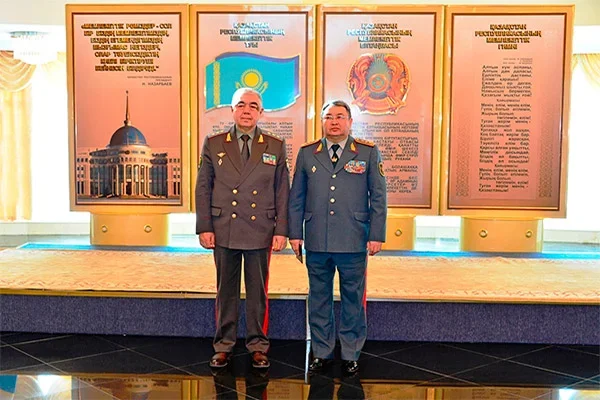Министры обороны Узбекистана и Казахстана провели встречу