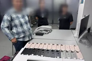 В аэропорту Ташкента пресекли ввоз 14 новых iPhone