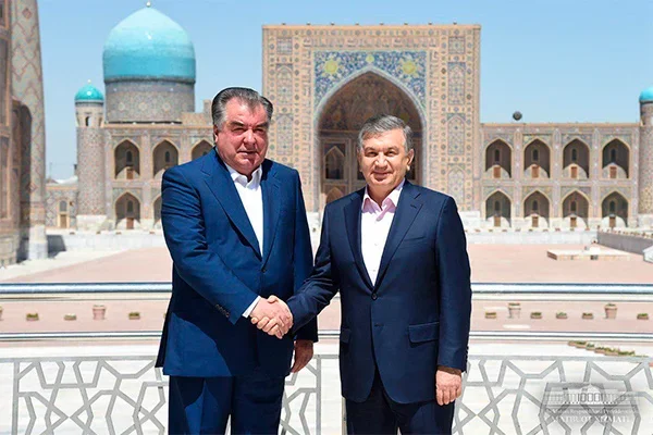 Президент Таджикистана завершил свой визит в Узбекистан