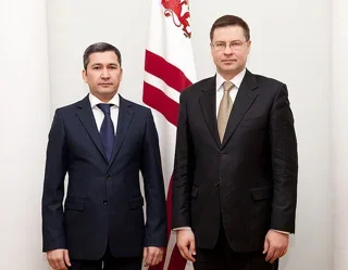 Latvian PM encourages development of transit cooperation with Uzbekistan