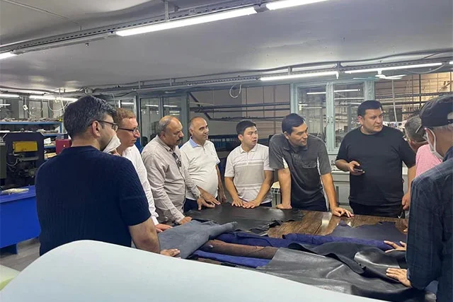 Pokiston delegatsiyasi Farg‘ona vodiysida charm-poyabzal sanoati salohiyatini o‘rganmoqda
