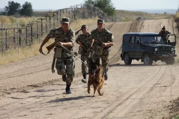 A group of Afghan citizens resisted the border guards