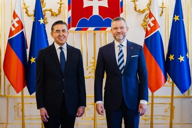 Uzbek Ambassador presents credentials to the President of Slovakia