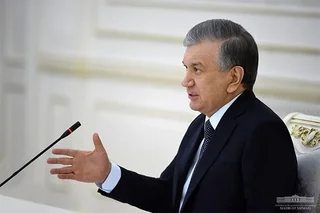 Президент Узбекистана поздравляет выпускников и призывает к стремлению к высшим целям