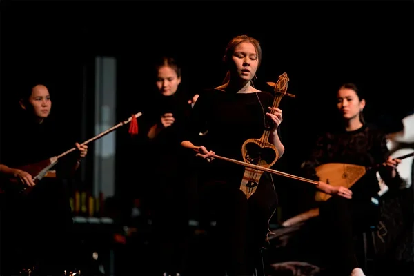 Uzbek play “Kyrk kyz” showed in Paris