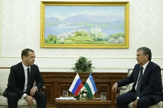 Шавкат Мирзиёев билан Дмитрий Медведев ўртасида телефон орқали мулоқот бўлиб ўтди