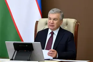 Shavkat Mirziyoyev neft va gaz sanoatidagi loyihalarni ko'zdan kechirdi