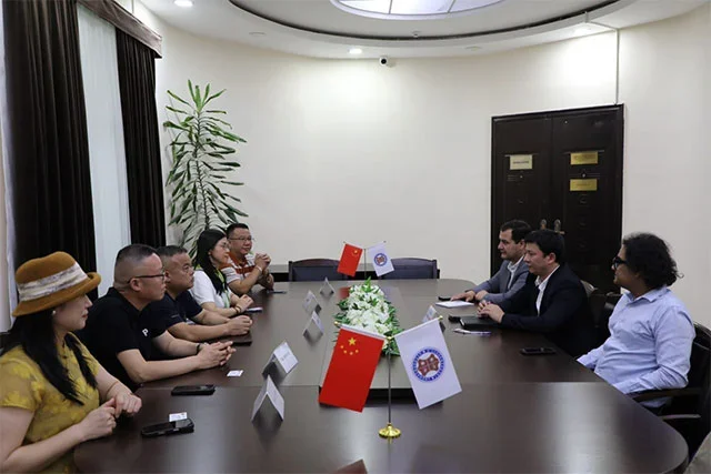 Хитойнинг Xianfeng компанияси Ўзбекистонда пойабзал ишлаб чиқаришни очади