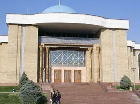 Выставка Насибы Ахмедовой и Дильфузы Кучкаровой проходит в Ташкенте
