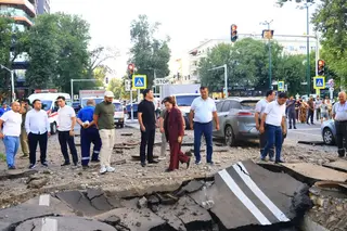 Причины повреждения дороги на улице Глинки выясняют